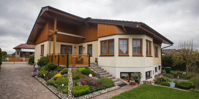 Alois & Karin Fullwidth